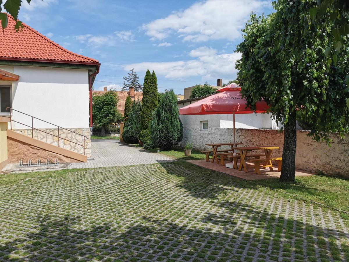 Glazer Szallas Tapolca Bagian luar foto