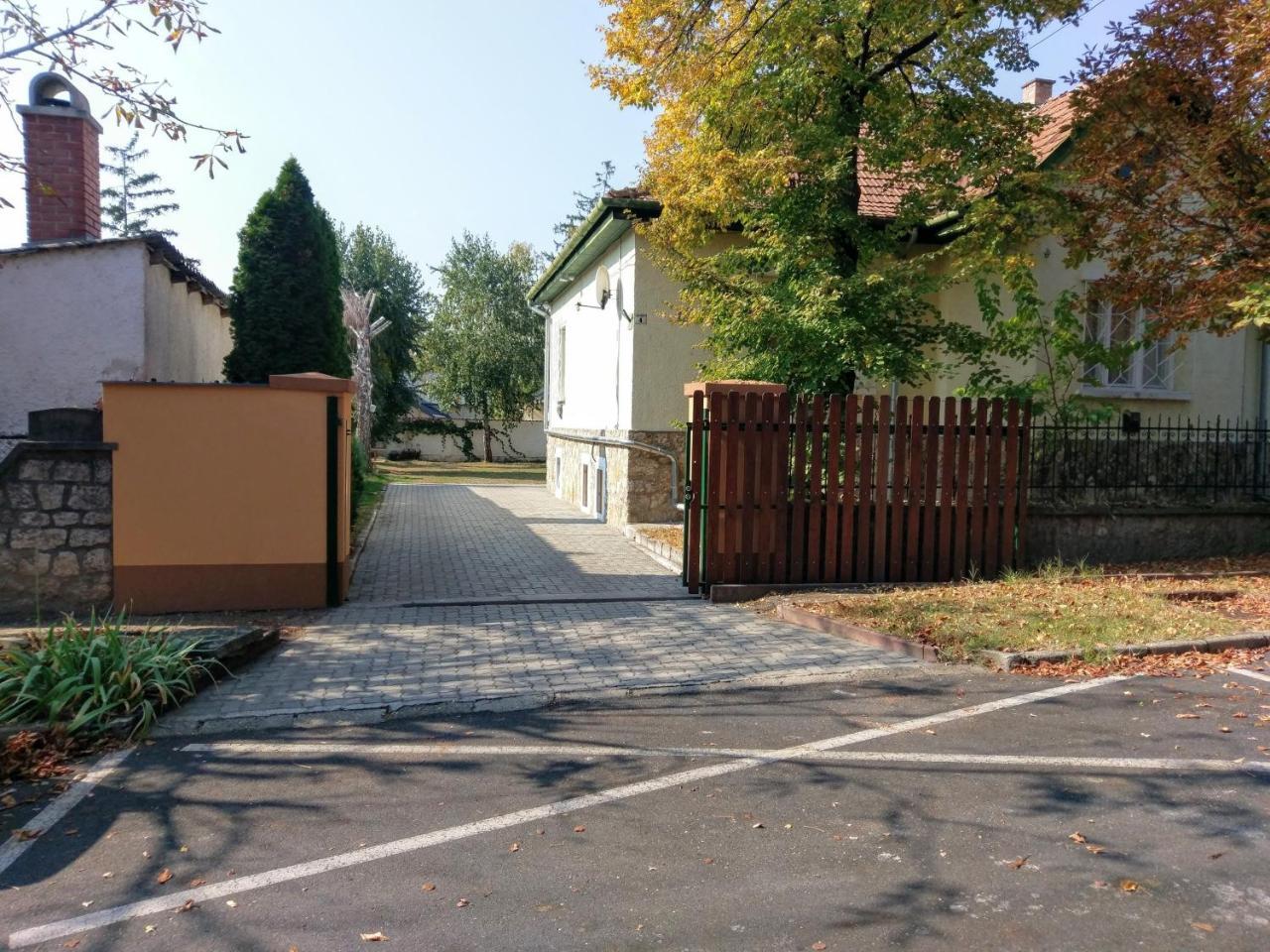 Glazer Szallas Tapolca Bagian luar foto